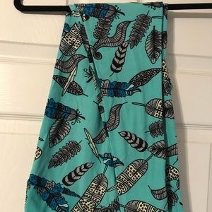 LuLaRoe Tall & Curvy TC Leggings Feathers